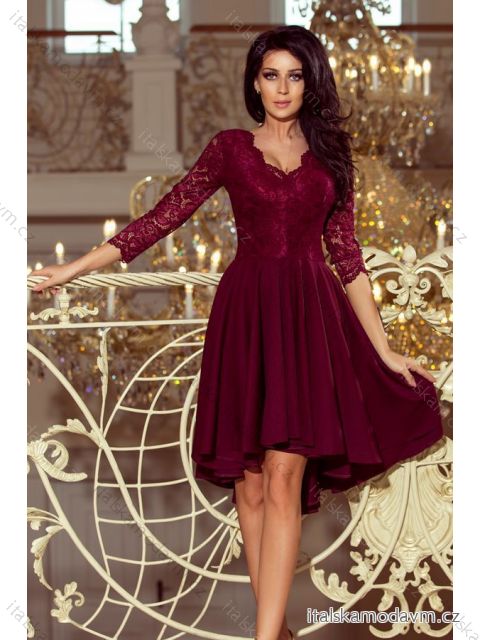 210-1 NICOLLE - šaty s dlhším chrbtom s čipkovým výstrihom - vínová farba
 NMC-210-1