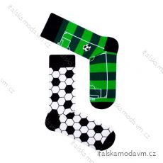 Ponožky veselé obrázkové slabé chlapčenské pre futbalistov (35/37) POĽSKÁ MODA DPP20FOTBALM