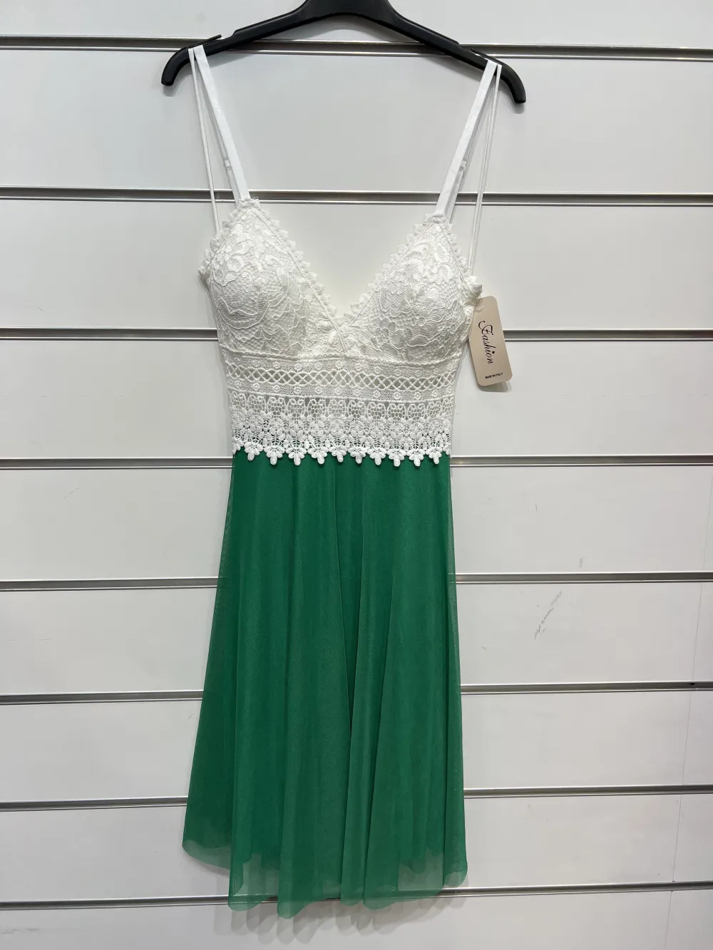 Šaty elegantní letní krajkové na ramínka dámské (S/M ONE SIZE) ITALSKÁ MÓDA IMPSH24V4000 zelená S/M