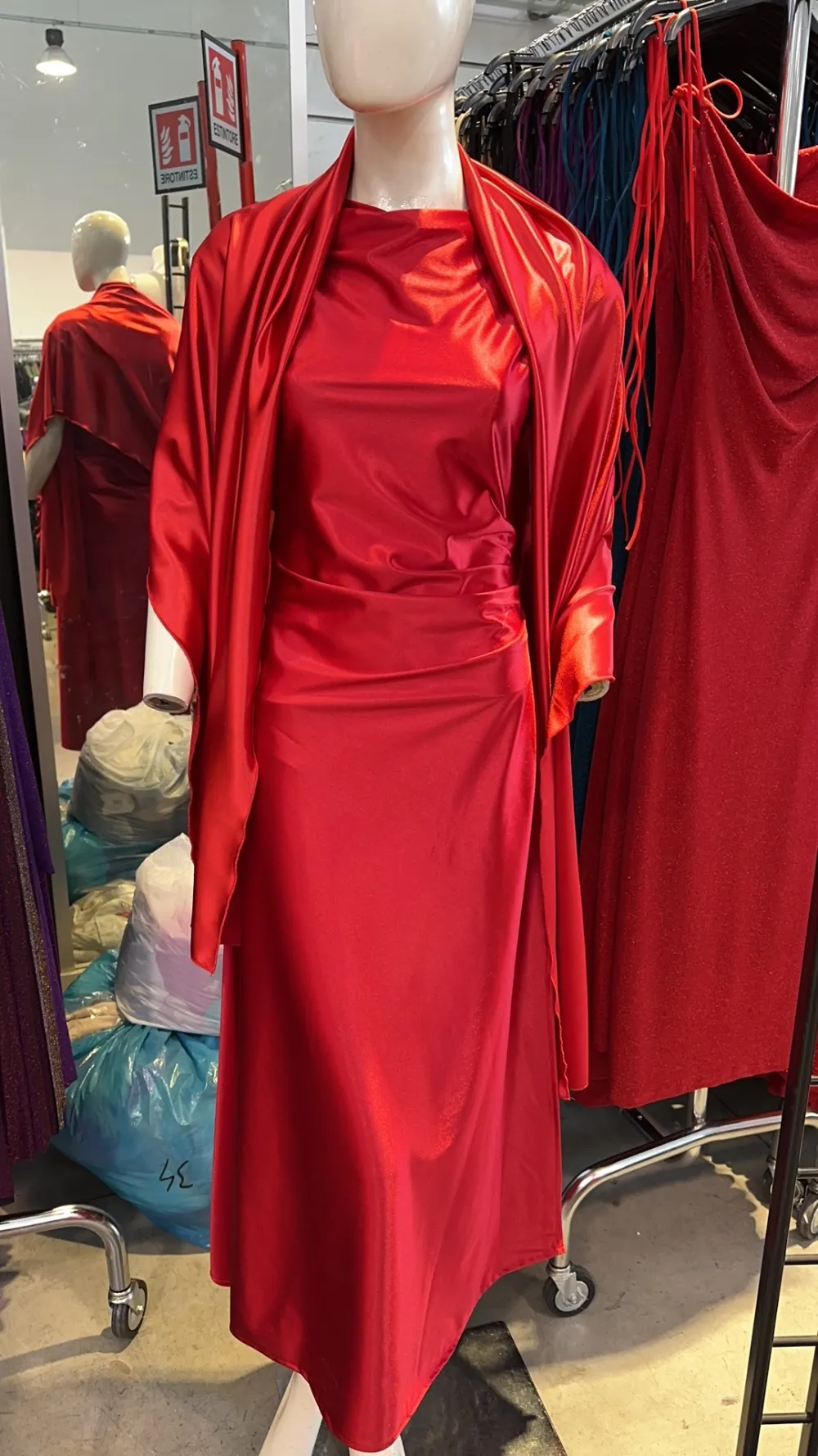 Prehoz cez šaty saténový dámsky (S/M/L ONE SIZE) TALIANSKA MÓDA IMPSH25666raso