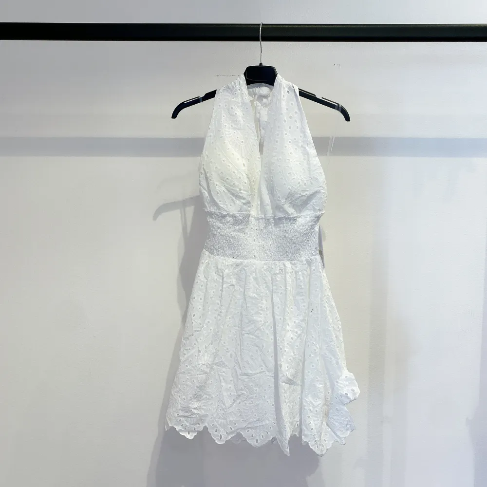 Šaty krátke letné krajkové bez rukávov dámske (S/M/L ONE SIZE) TALIANSKA MÓDA IMPMD253597M