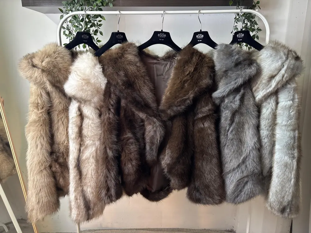 Kabátik zimný chlpatý dlhý rukáv dámsky (S/M/L ONE SIZE) TALIANSKA MÓDA IMPLP2516008038