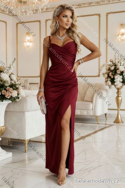 647-1 Dlhé priliehavé maxi šaty s výstrihom do V a rozparkom - bordové
