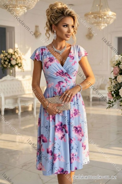 425-14 MATILDE Zvonové midi šaty s výstrihom do V a krátkym rukávom - modré s ružovými kvetmi